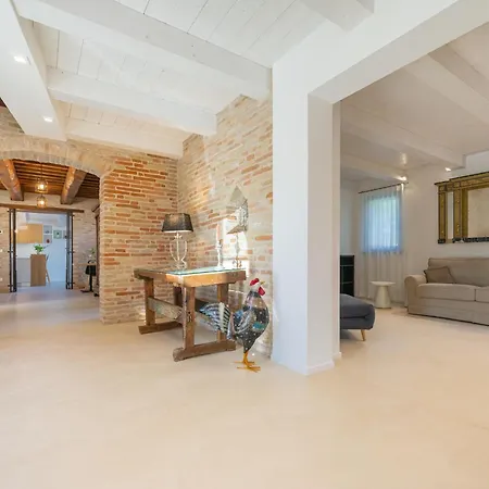 Casa Lavinia - Pool & Jacuzzi Pensjonat 4*
