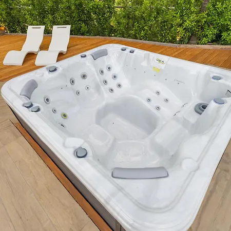 Casa Lavinia - Pool & Jacuzzi 4*