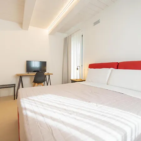 Casa Lavinia - Pool & Jacuzzi Pensjonat 4*